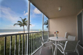 Beach Villas #102 - - Private beach condo with screened-in lanai